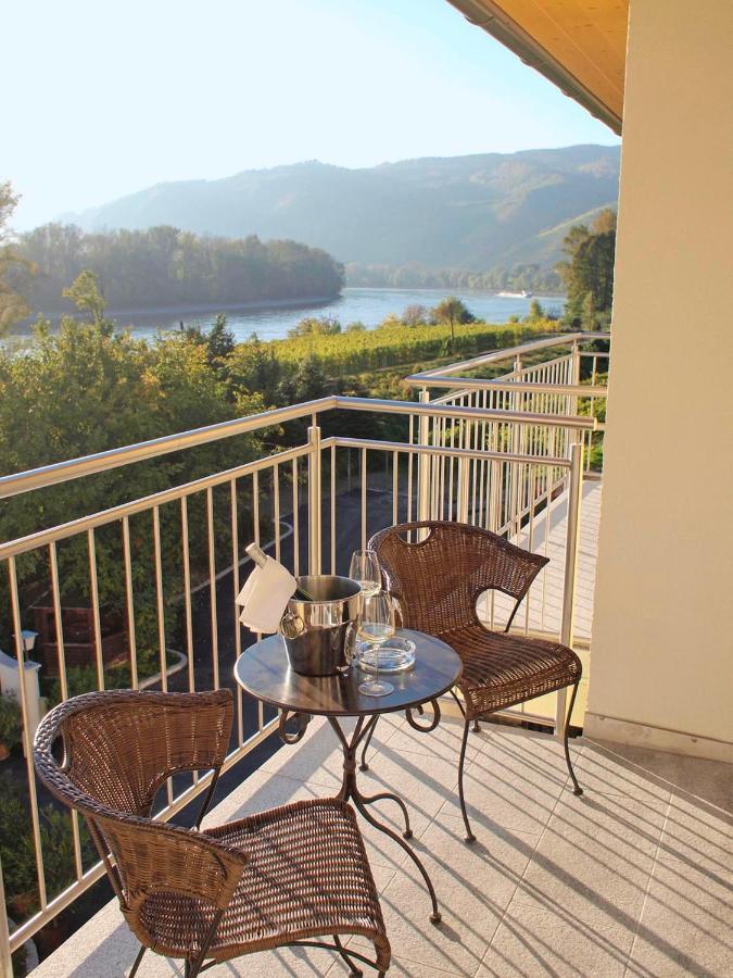 Gartenhotel & Weingut Pfeffel เดิร์นชไตน์ ภายนอก รูปภาพ
