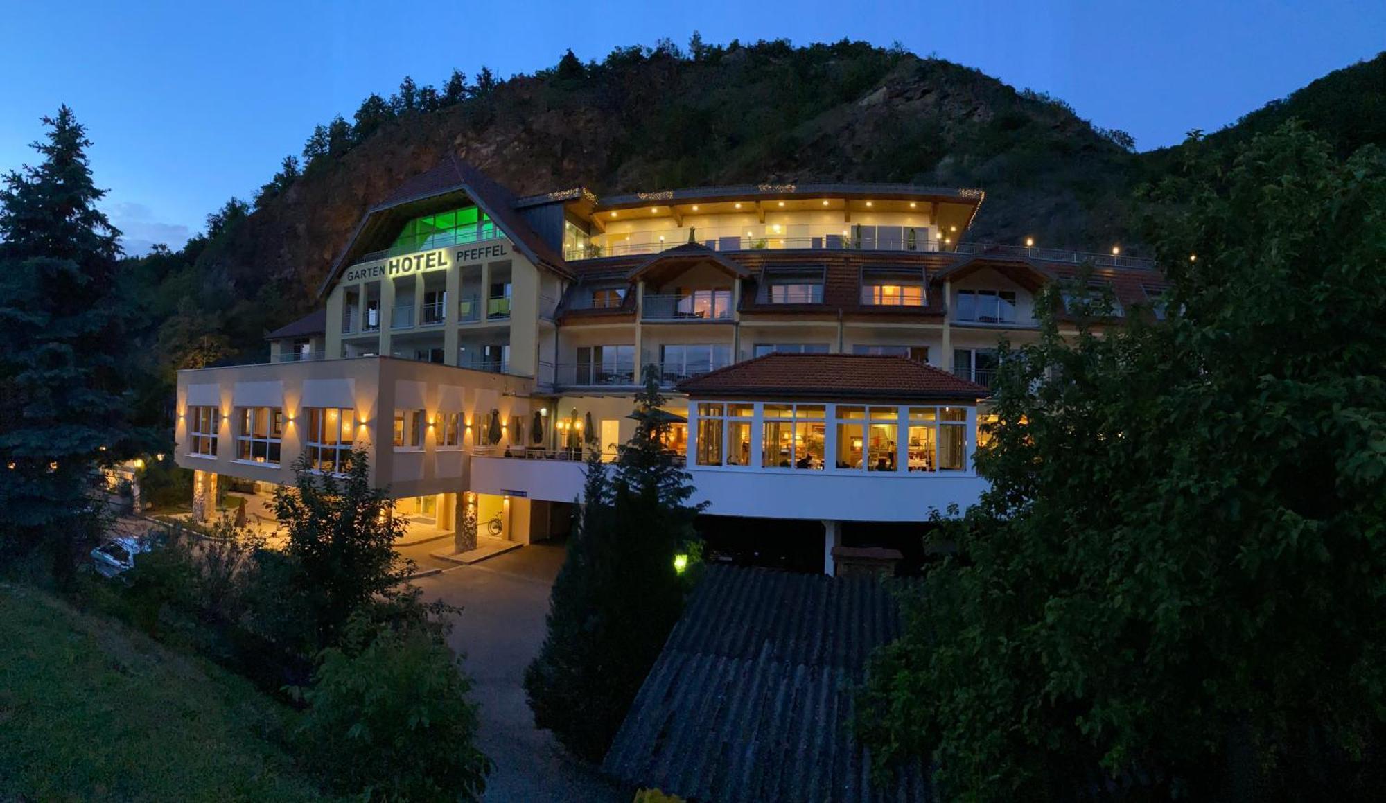 Gartenhotel & Weingut Pfeffel เดิร์นชไตน์ ภายนอก รูปภาพ