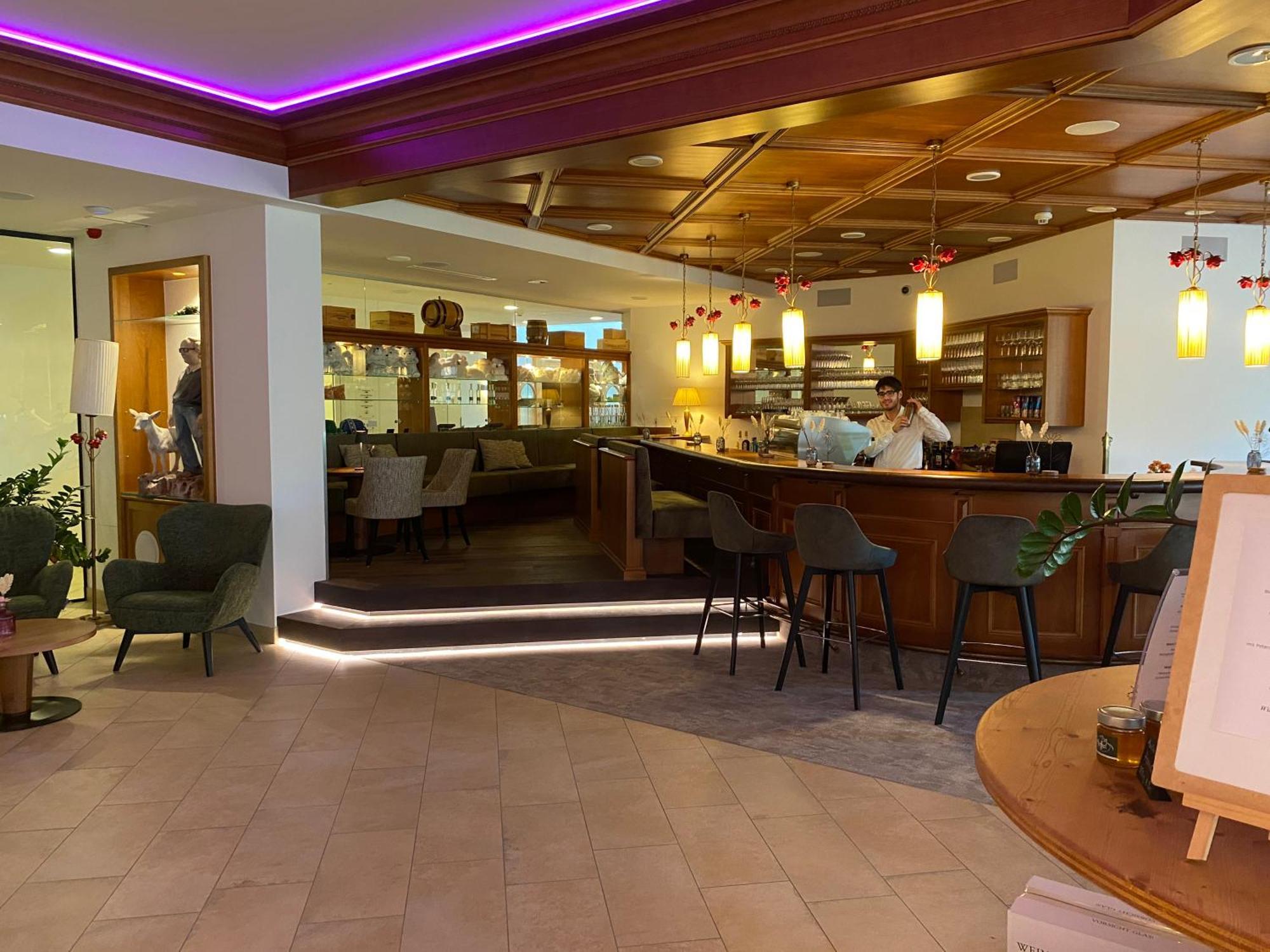 Gartenhotel & Weingut Pfeffel เดิร์นชไตน์ ภายนอก รูปภาพ