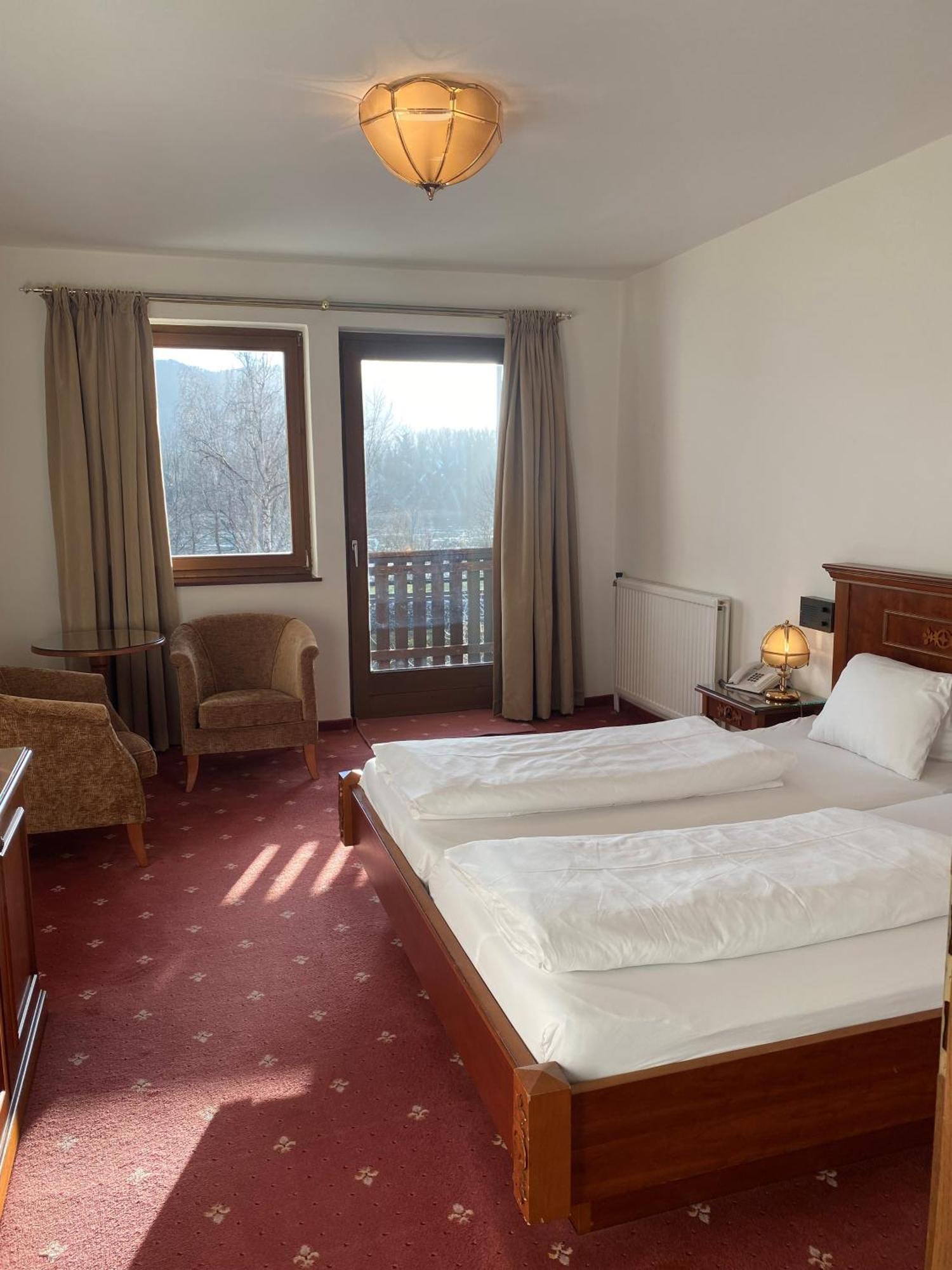 Gartenhotel & Weingut Pfeffel เดิร์นชไตน์ ภายนอก รูปภาพ
