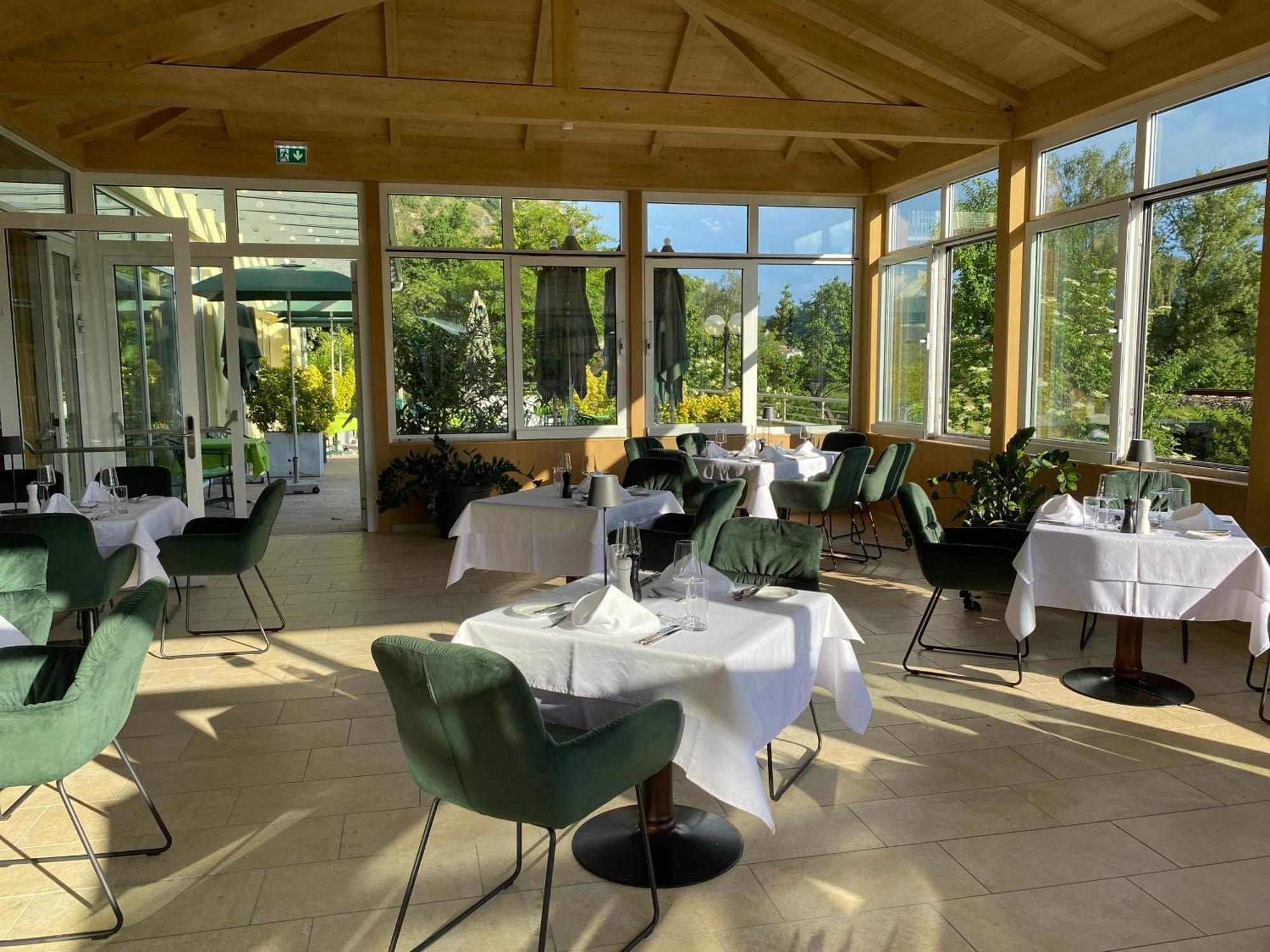 Gartenhotel & Weingut Pfeffel เดิร์นชไตน์ ภายนอก รูปภาพ