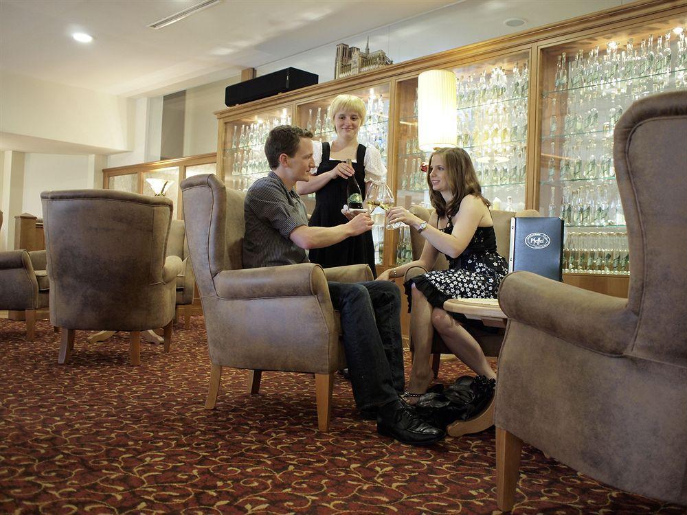 Gartenhotel & Weingut Pfeffel เดิร์นชไตน์ ภายนอก รูปภาพ