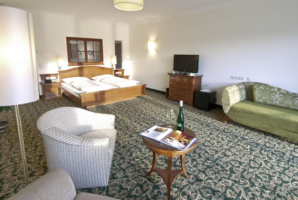 Gartenhotel & Weingut Pfeffel เดิร์นชไตน์ ภายนอก รูปภาพ